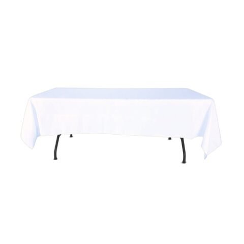 Nappe blanche de 60 sur 102 pouces, drap&eacute;e sur une table rectangulaire de 6 pi