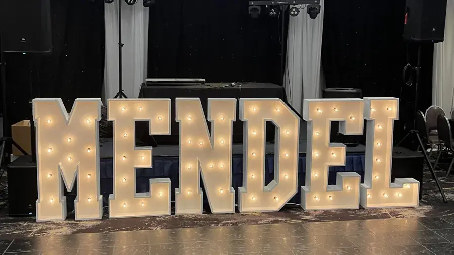 Lettres lumineuses geantes Evenox en evenement reel