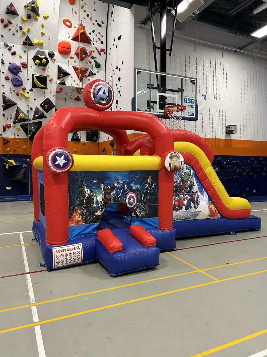 Jeu gonflable Avengers Evenox installe pour une fete