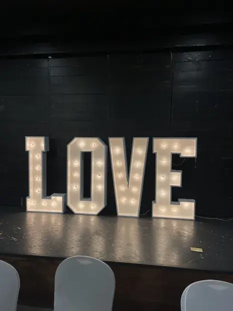 Lettres LOVE lumineuses — Evenox