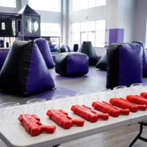 Illustration du Forfait Guerre des Nerf realisee par ordinateur a partir des photos de notre materiel. Ce n est pas une photo prise a notre entrepot.