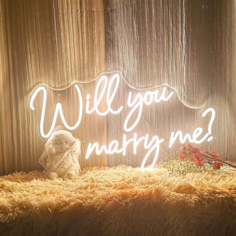N&eacute;on Marry Me
