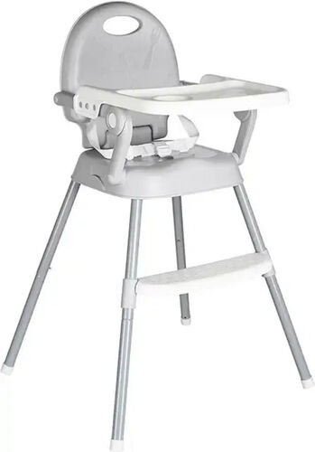 Chaise haute pour bébé grise à plateau amovible, harnais de sécurité et repose-pieds, sur quatre pattes de métal