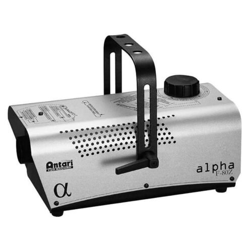 Machine a brouillard Antari Alpha F-80Z, boitier de metal argente a etrier de fixation noir et bouchon de reservoir sur le dessus