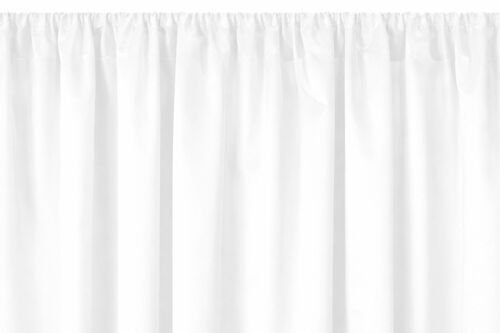 Rideau de fond blanc, froncé en plis réguliers sur toute sa largeur